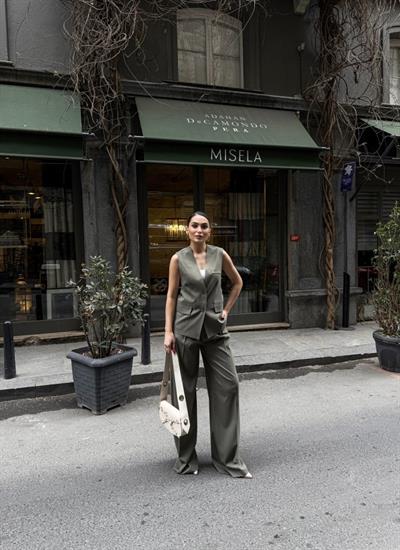 Poly Viscose Arkasi Düğme Ve Kemer Detayli Yelek Pantolon Takim