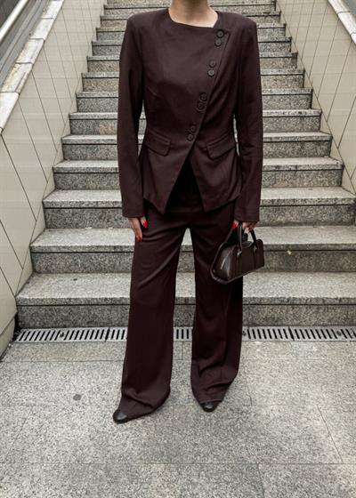 Poly Viscose Full Lycra Asi̇metri̇k Düğmeli̇ Vatkali Ceket Pantolon Takim