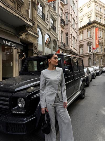 Poly Viscose Full Lycra Asi̇metri̇k Düğmeli̇ Vatkali Ceket Pantolon Takim