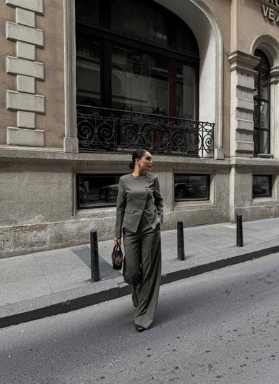 Poly Viscose Full Lycra Asi̇metri̇k Düğmeli̇ Vatkali Ceket Pantolon Takim