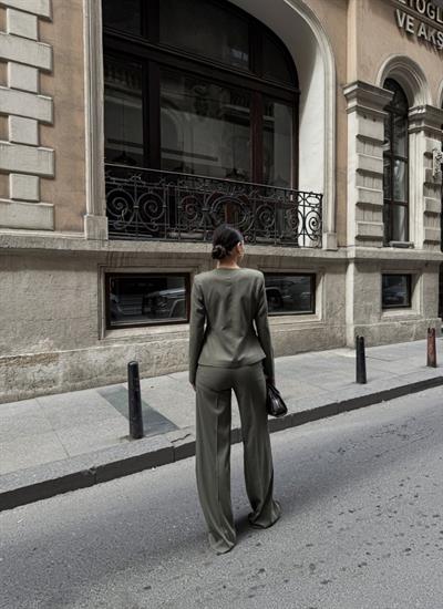 Poly Viscose Full Lycra Asi̇metri̇k Düğmeli̇ Vatkali Ceket Pantolon Takim