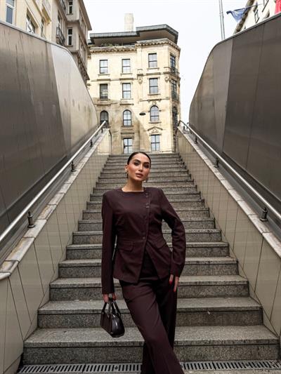 Poly Viscose Full Lycra Asi̇metri̇k Düğmeli̇ Vatkali Ceket Pantolon Takim