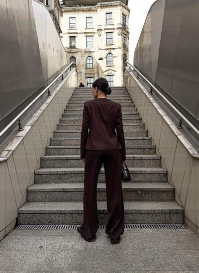 Poly Viscose Full Lycra Asi̇metri̇k Düğmeli̇ Vatkali Ceket Pantolon Takim