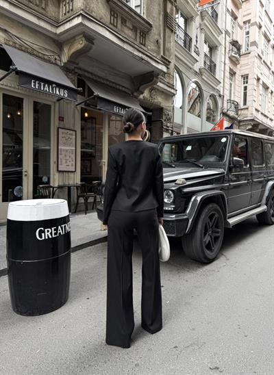 Poly Viscose Full Lycra Asi̇metri̇k Düğmeli̇ Vatkali Ceket Pantolon Takim