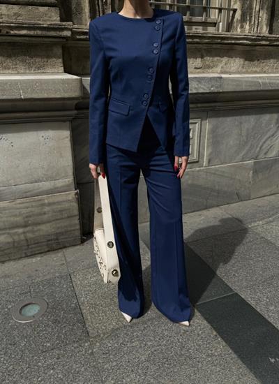Poly Viscose Full Lycra Asi̇metri̇k Düğmeli̇ Vatkali Ceket Pantolon Takim