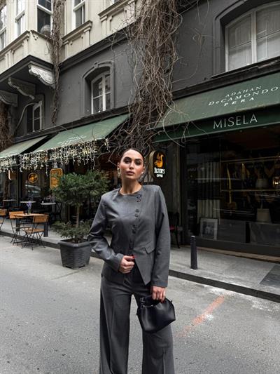 Poly Viscose Full Lycra Asi̇metri̇k Düğmeli̇ Vatkali Ceket Pantolon Takim