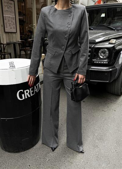 Poly Viscose Full Lycra Asi̇metri̇k Düğmeli̇ Vatkali Ceket Pantolon Takim