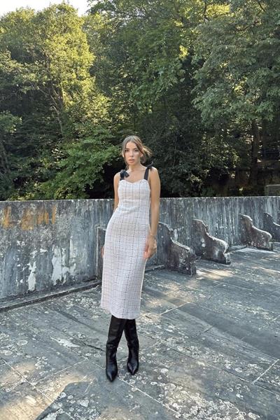 Pudra Kurdeleli Elbise