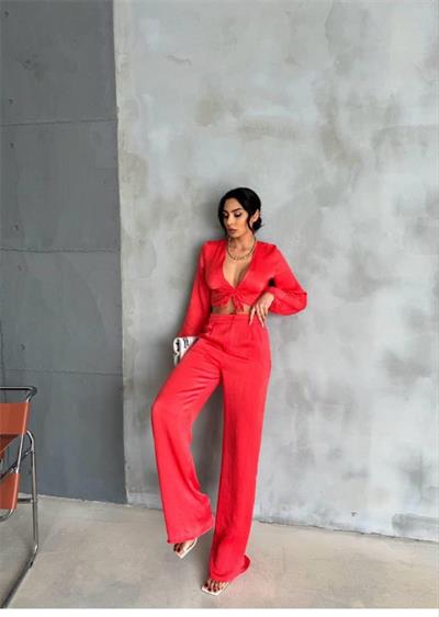 SATEN BÜZGÜ DETAYLI CROP BLUZ-PANTOLON TAKIM - Mercan