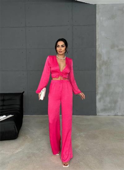 SATEN BÜZGÜ DETAYLI CROP BLUZ-PANTOLON TAKIM - Fuşya