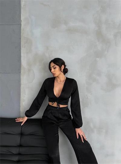 SATEN BÜZGÜ DETAYLI CROP BLUZ-PANTOLON TAKIM - Siyah