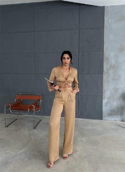 SATEN BÜZGÜ DETAYLI CROP BLUZ-PANTOLON TAKIM - Bej