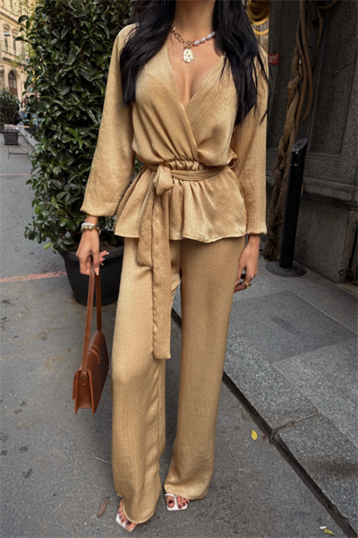 SATEN KRUVAZE BAĞLAMALI BLUZ- PANTOLON TAKIM - Bej