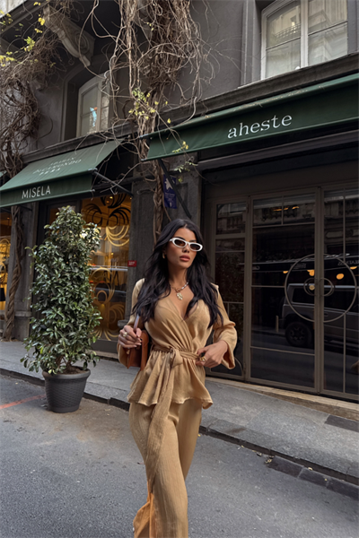 SATEN KRUVAZE BAĞLAMALI BLUZ- PANTOLON TAKIM - Bej