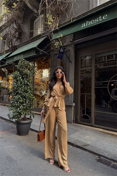 SATEN KRUVAZE BAĞLAMALI BLUZ- PANTOLON TAKIM - Bej