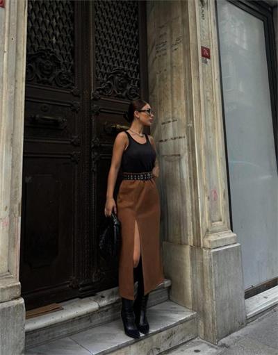 SÜET KALEM ETEK YIRTMAÇ DETAYLI - Taba