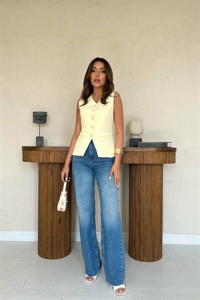 Sarı Belden Oturtma Detaylı Düğmeli Yelek