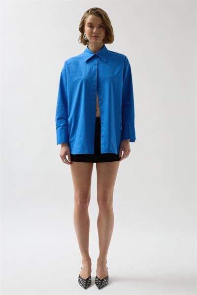 Sırt Dekolteli Bağcıklı Gömlek