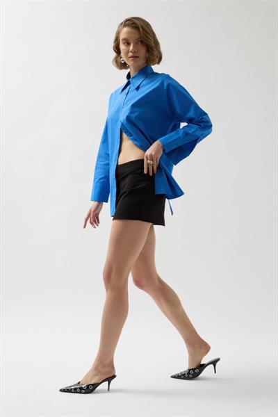 Sırt Dekolteli Bağcıklı Gömlek