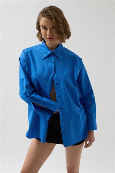 Sırt Dekolteli Bağcıklı Gömlek