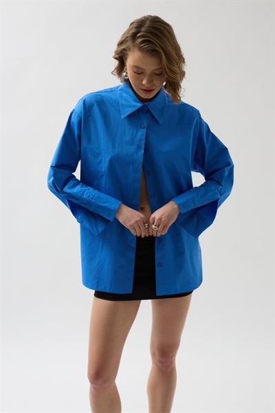 Sırt Dekolteli Bağcıklı Gömlek