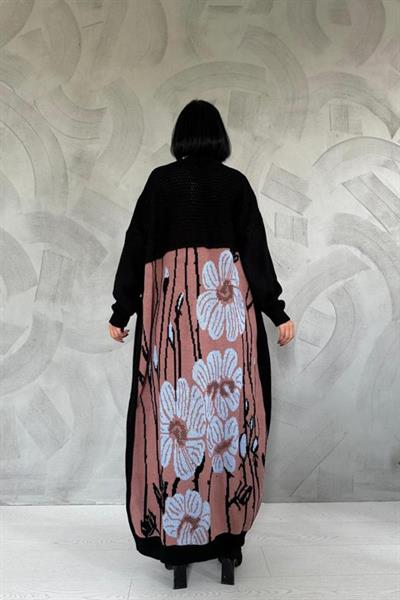 Siyah Arkası Desenli Hırka