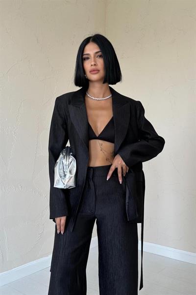Siyah Beli Kuşaklı Ceket Ve Pantolon Parlak Takım