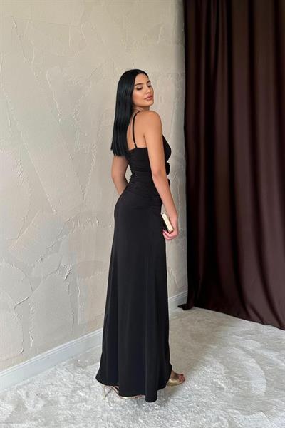 Siyah Büzgülü Uzun Güllü Elbise