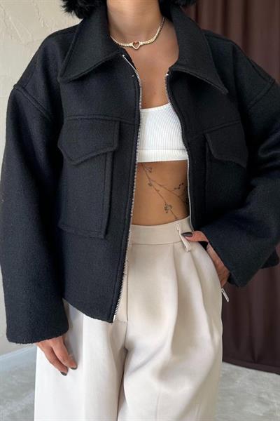 Siyah Cebi Kapaklı Kaşe Ceket