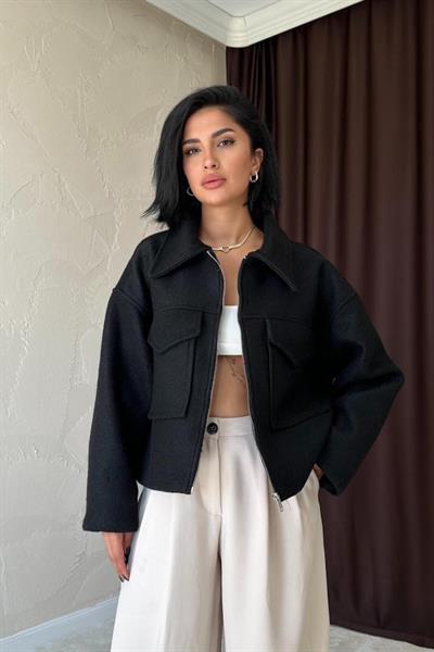 Siyah Cebi Kapaklı Kaşe Ceket