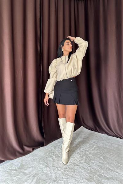 Siyah Düğme Detaylı Pileli Etek