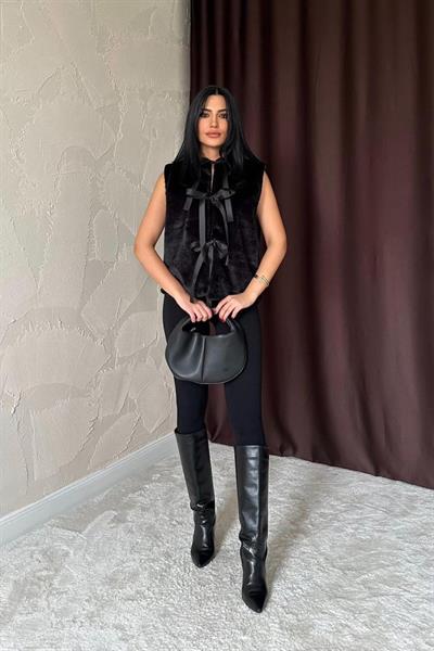 Siyah Fiyonklu Peluş Yelek