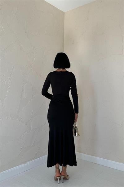 Siyah Kare Yaka Klasik Elbise