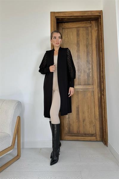 Siyah Kolları Örgülü Triko Hırka