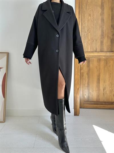 Siyah Manşet Detaylı Kaban