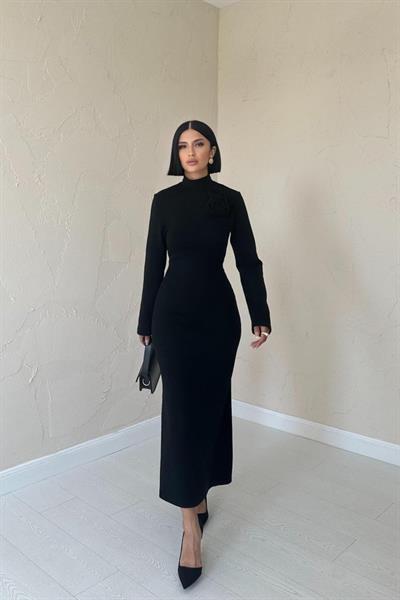 Siyah Omzu Güllü Düz Elbise