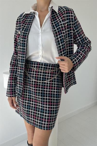 Siyah Önü Açık Ceket Ve Eteği Zincirli Takım