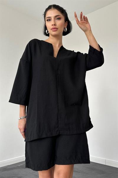 Siyah Şort Ve Üst Takım