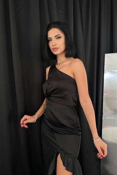 Siyah Volanlı Saten Abiye