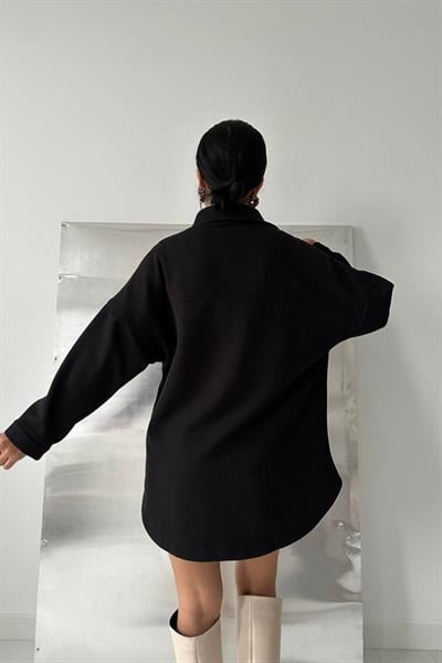 Siyah Yandan Yırtmaçlı Gömlek