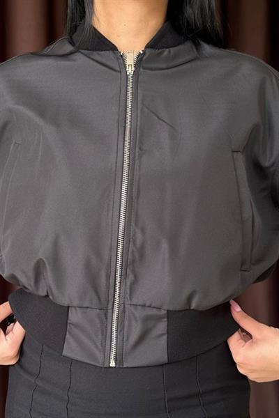 Siyah Yanları Şeritli Kısa Ceket