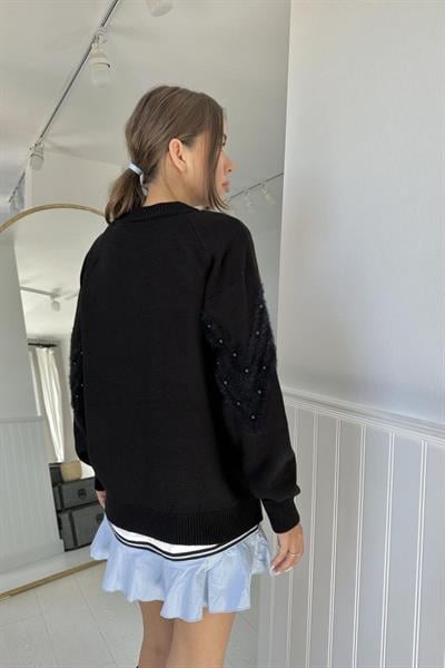 Siyah Zikzak Boncuklu Triko Kazak