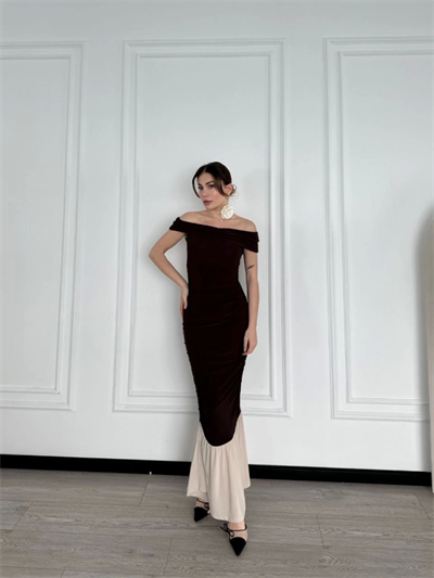 Striptiz Omuzlu Uzun Elbise- Kahve