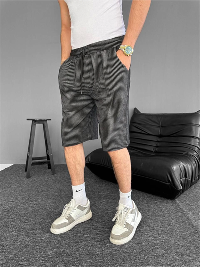 Su Yolu Çizgili Cepli Şort- Siyah