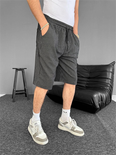 Su Yolu Çizgili Cepli Şort- Siyah