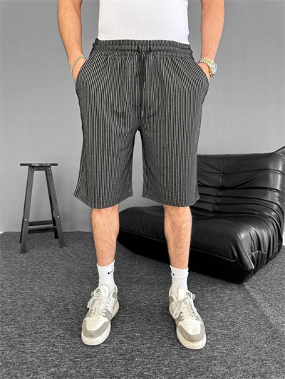 Su Yolu Çizgili Cepli Şort- Siyah