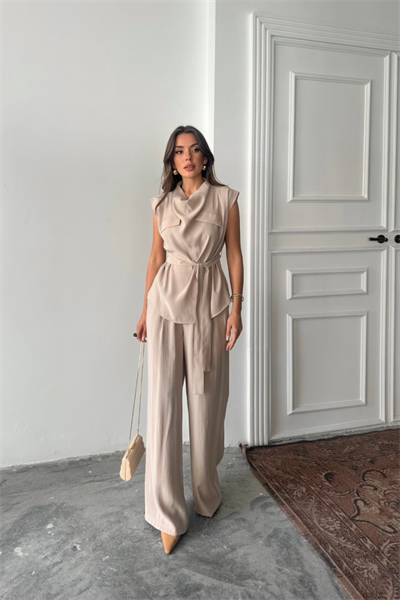 TENCEL MODAL KOLSUZ BLUZ KAPALI CEP DETAYLI DÖKÜMLÜ - PANTOLON TAKIM - Bej