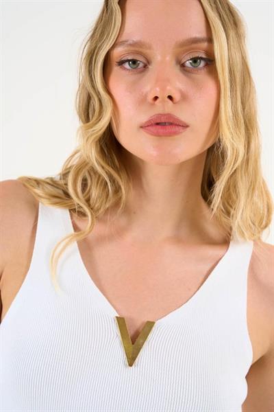 V Aksesuarlı Triko Atlet - Beyaz