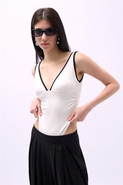 V Yaka Biye Detay Bodysuit