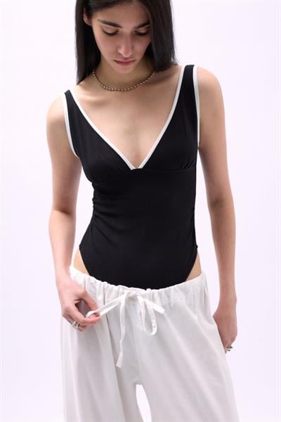 V Yaka Biye Detay Bodysuit